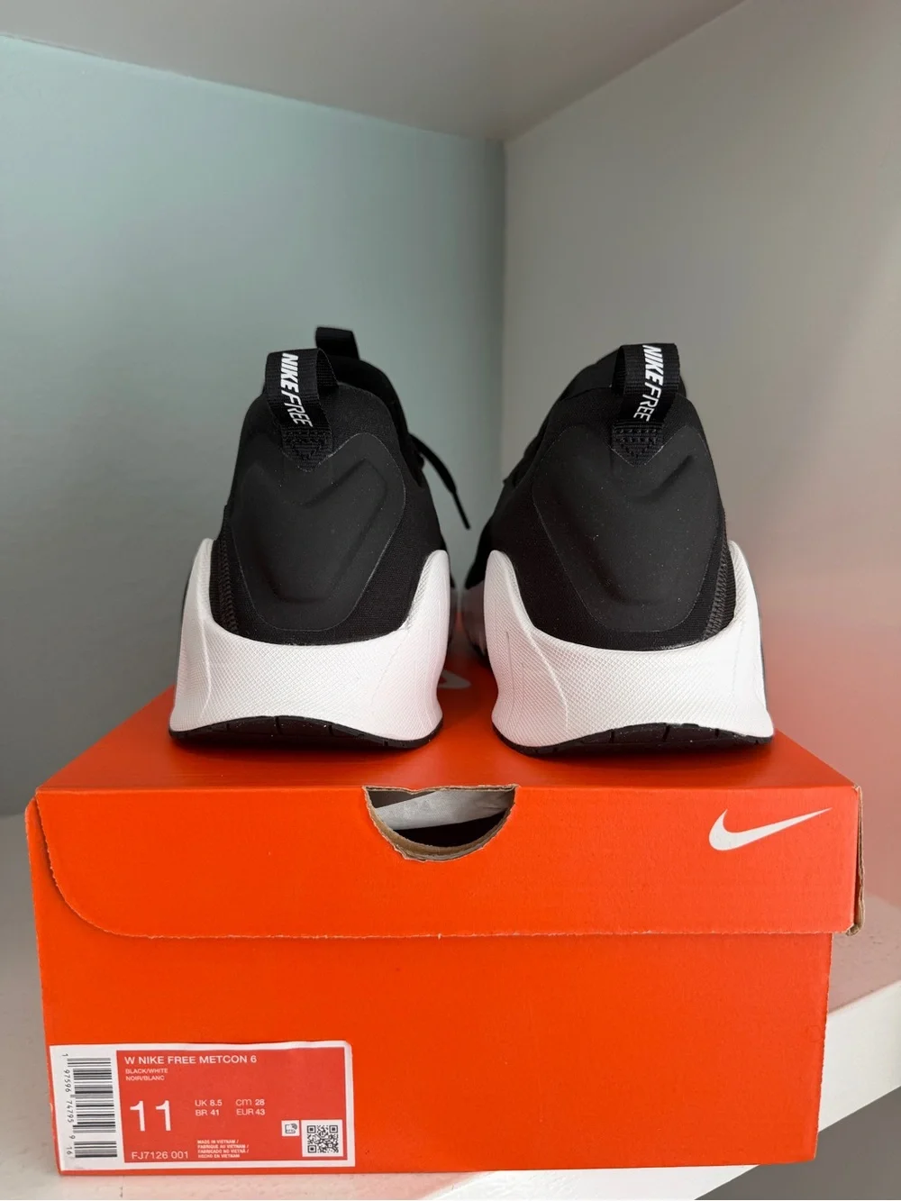 Nike Free Metcon 6 Women’s Black White FJ7126-001 size 11